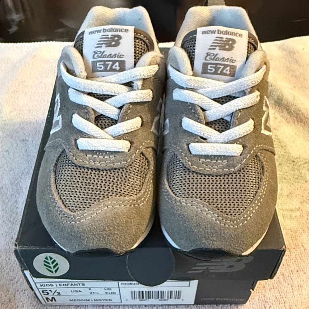 New Balance 574 Infant Sneakers in Gray and White